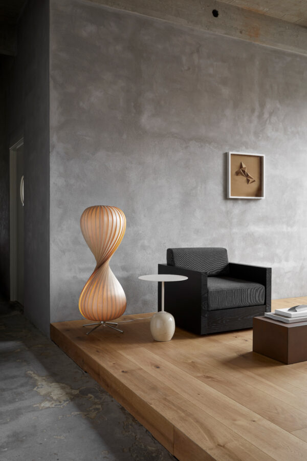 TR10_105_floor_birch_natural_light_on TR10 FLOOR LIGHT